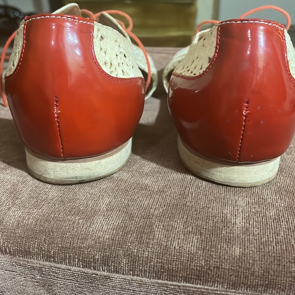 Latitude Femme Patent Leather and Laser Cut Leather Lace Up Flats - Picture 9 of 10